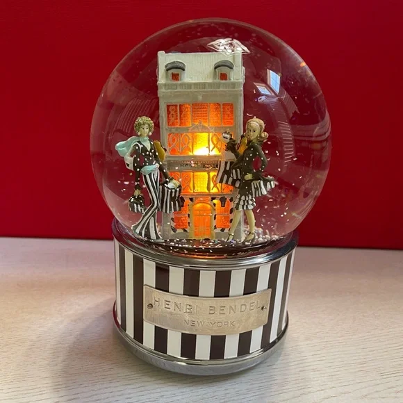 henri bendel snow globe Diamonds are a Girls Best Friend Lights Up - Picture 5 of 7